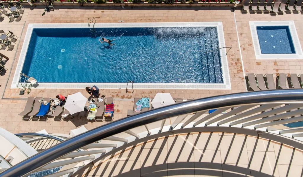 piscine hôtel cesar